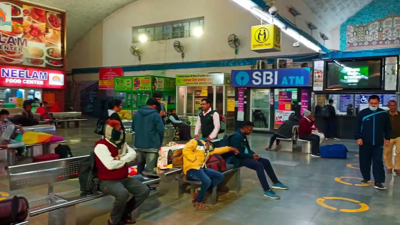 old Prayagraj Junction Night View ✨ | Allahabad Railway Station at Night | Indian Railways