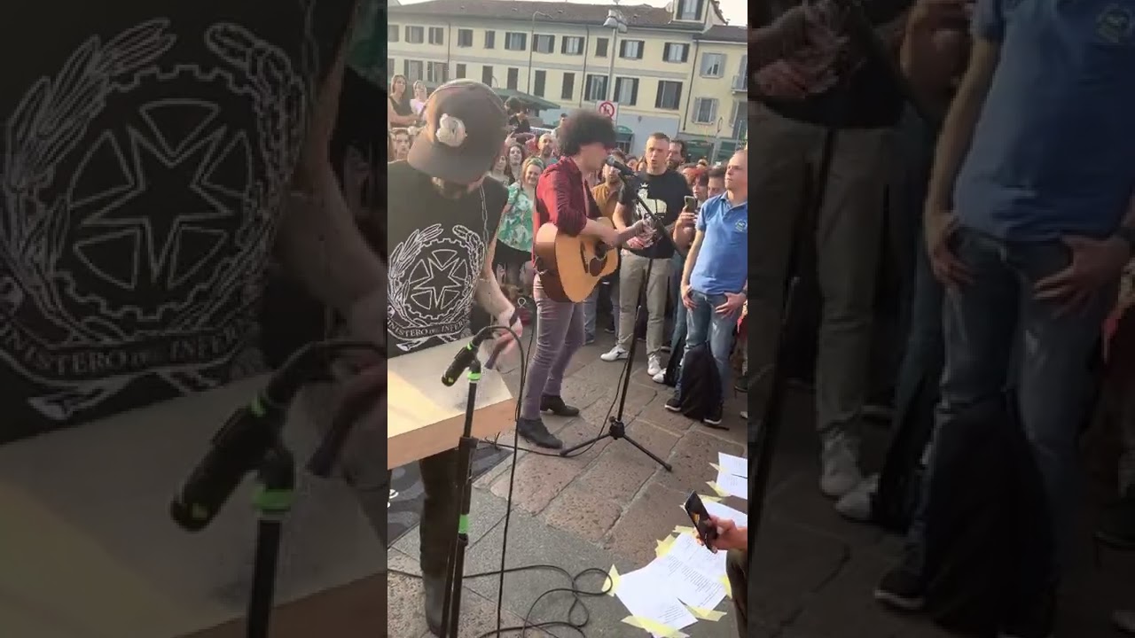 The Zen Circus - Viva (busking Milano Navigli)