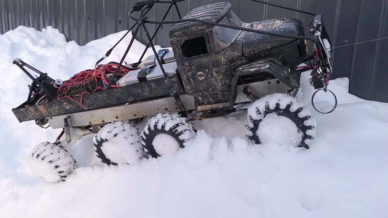Custom rc trophy truck 8x8 in very cold winter #8х8 #custom #offroad #trophy #truck 