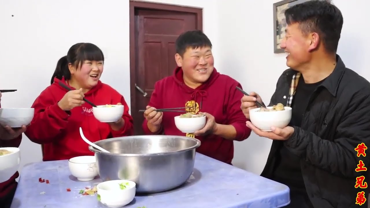工程款结算了，兄弟俩含泪买羊炖肉吃，结果把人笑的肚子疼！