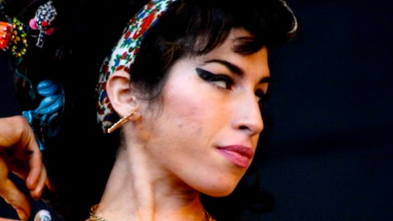 Channeling Amy Winehouse || Psychic Liz Cross