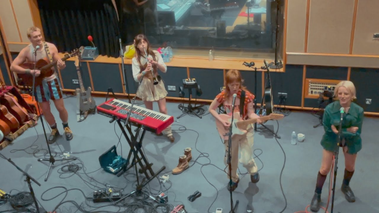 FIZZ - Lily Allen/Spice Girls (Maida Vale session)