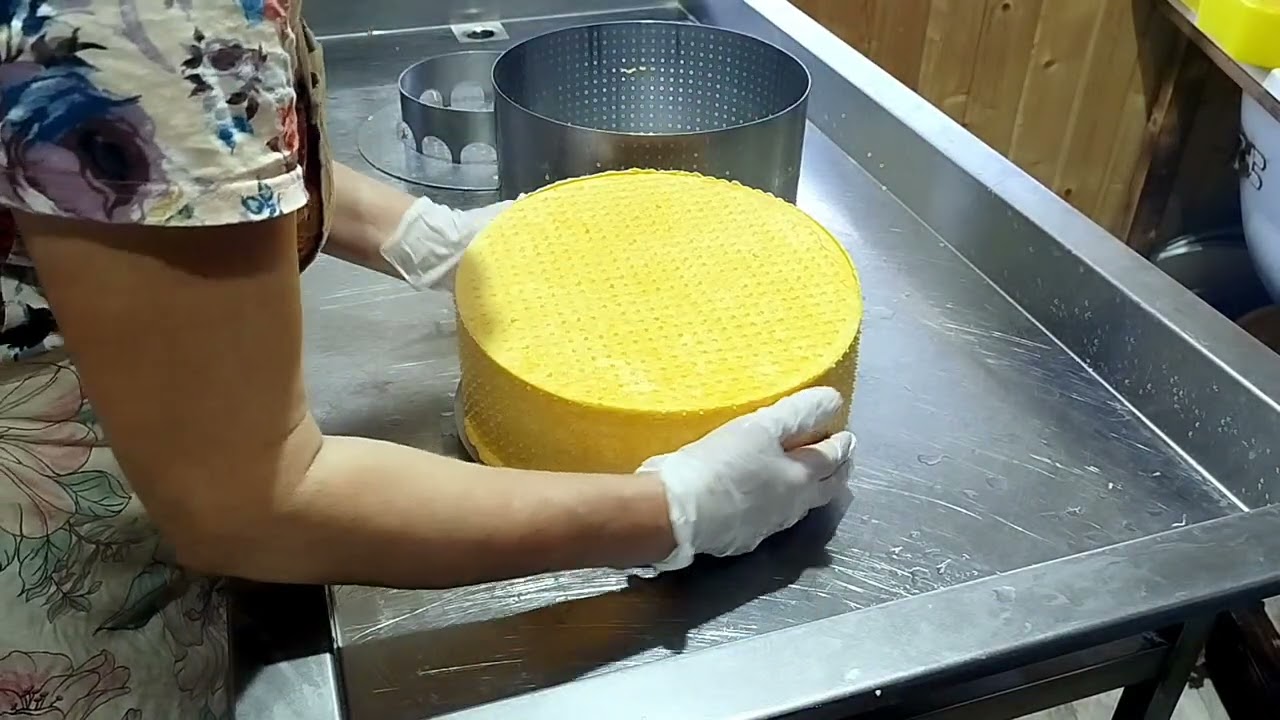ОДУВАНЧИКОВОЕ МАСЛО НА БЕЛОЙ КОЗЕ