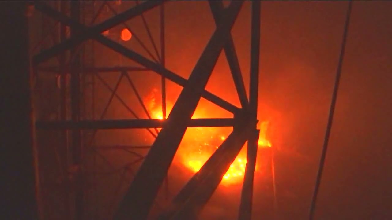 Camera captures moment lightning sparked brush fire in Phoenix