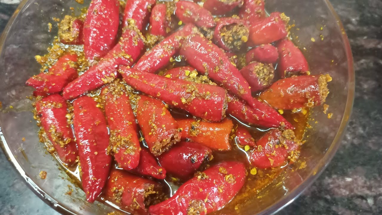 बिल्कुल देशी स्टाइल में साल भर चलने वाला लाल मिर्च का स्वादिष्ट अचार Red chilli pickle recipe 