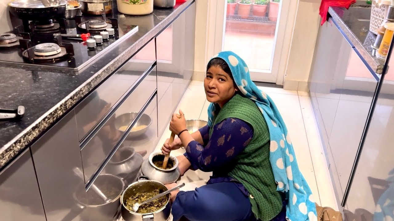 Thand ma saag khana ka alag hi maaza ha 