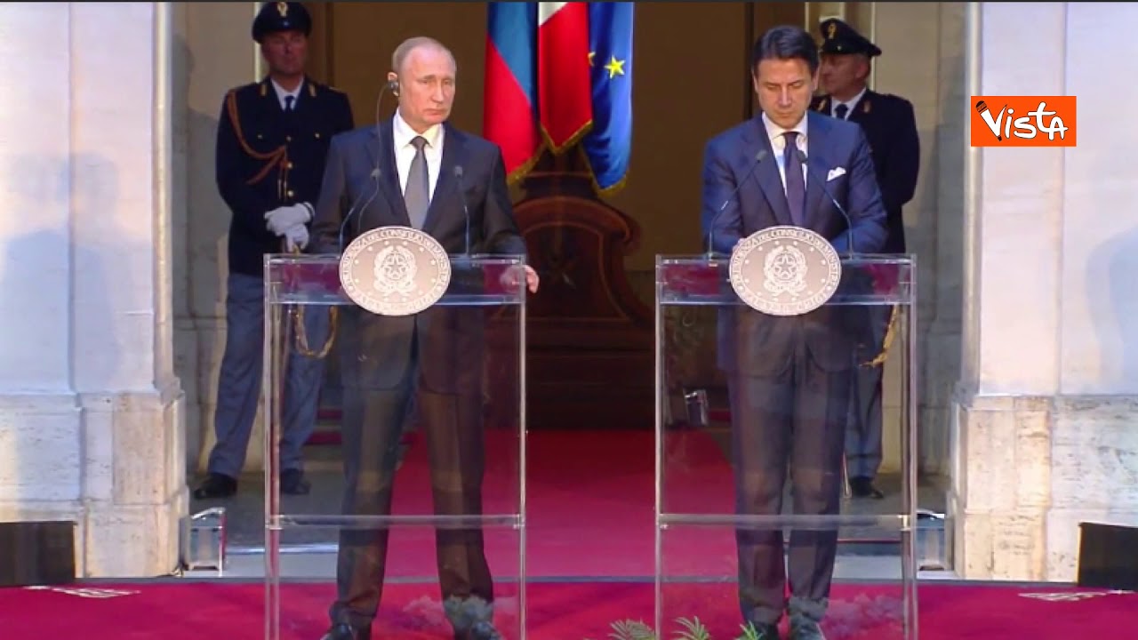 Roma, Putin riprende il giornalista: 