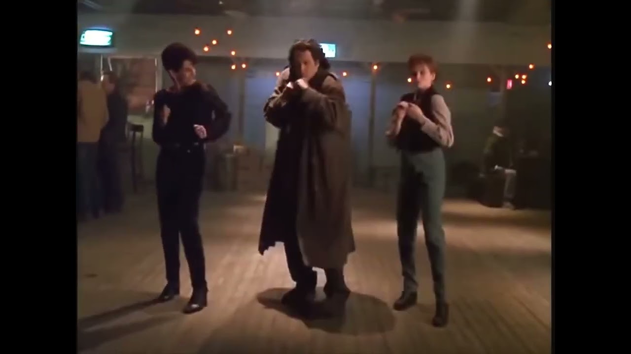John Travolta dancing in Michael (1996) - Chain of Fools - Aretha Franklin