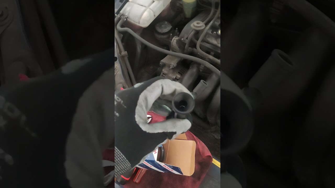 Sostituzione bobina, cavi e candela. Ford Focus MK I SW 1.6L 16v benzina '98 PARTE II