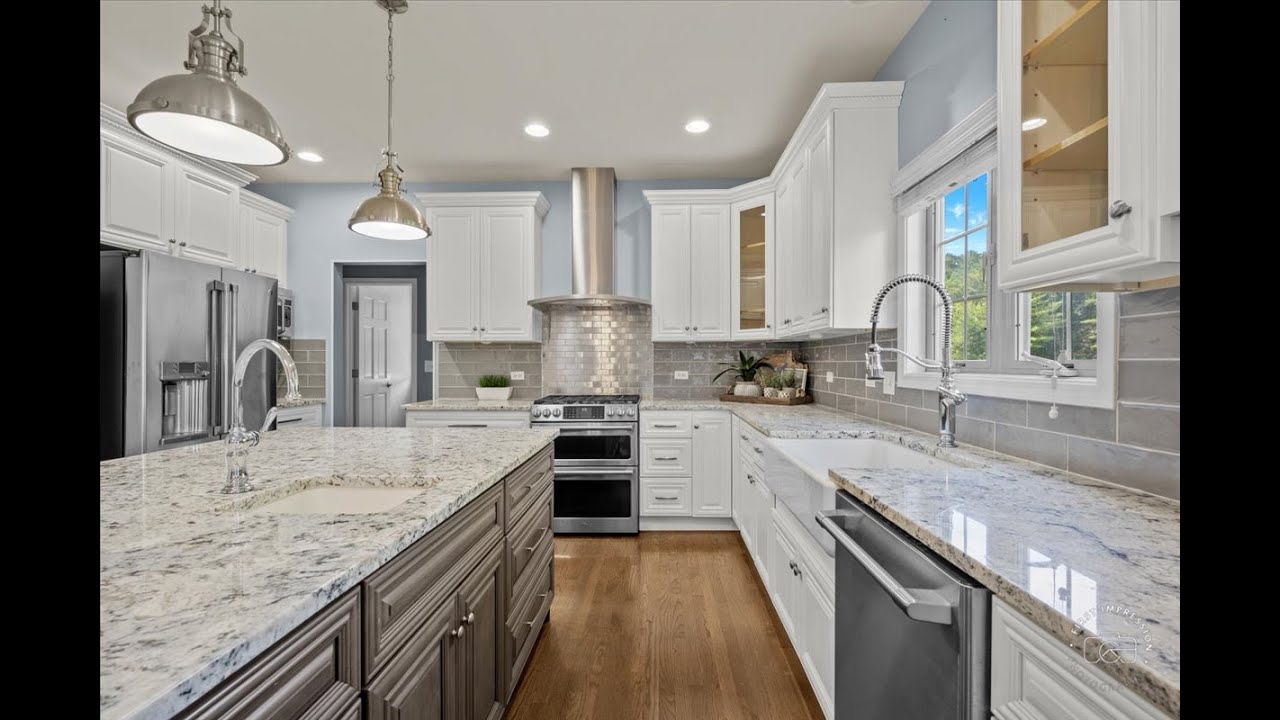 Updated Gorgeous Kitchen On A 1.43 Acre Lot-Eric Purcell