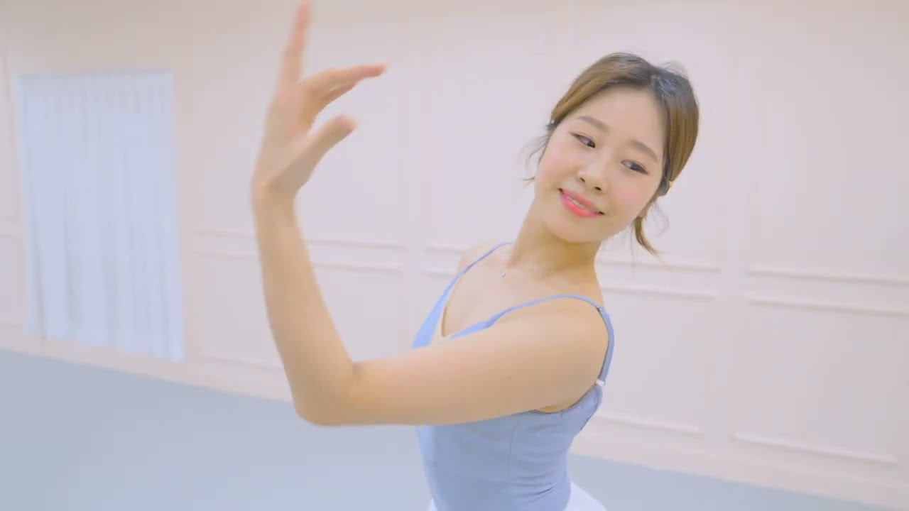 #shorts  HongJi 1min ballet choreography