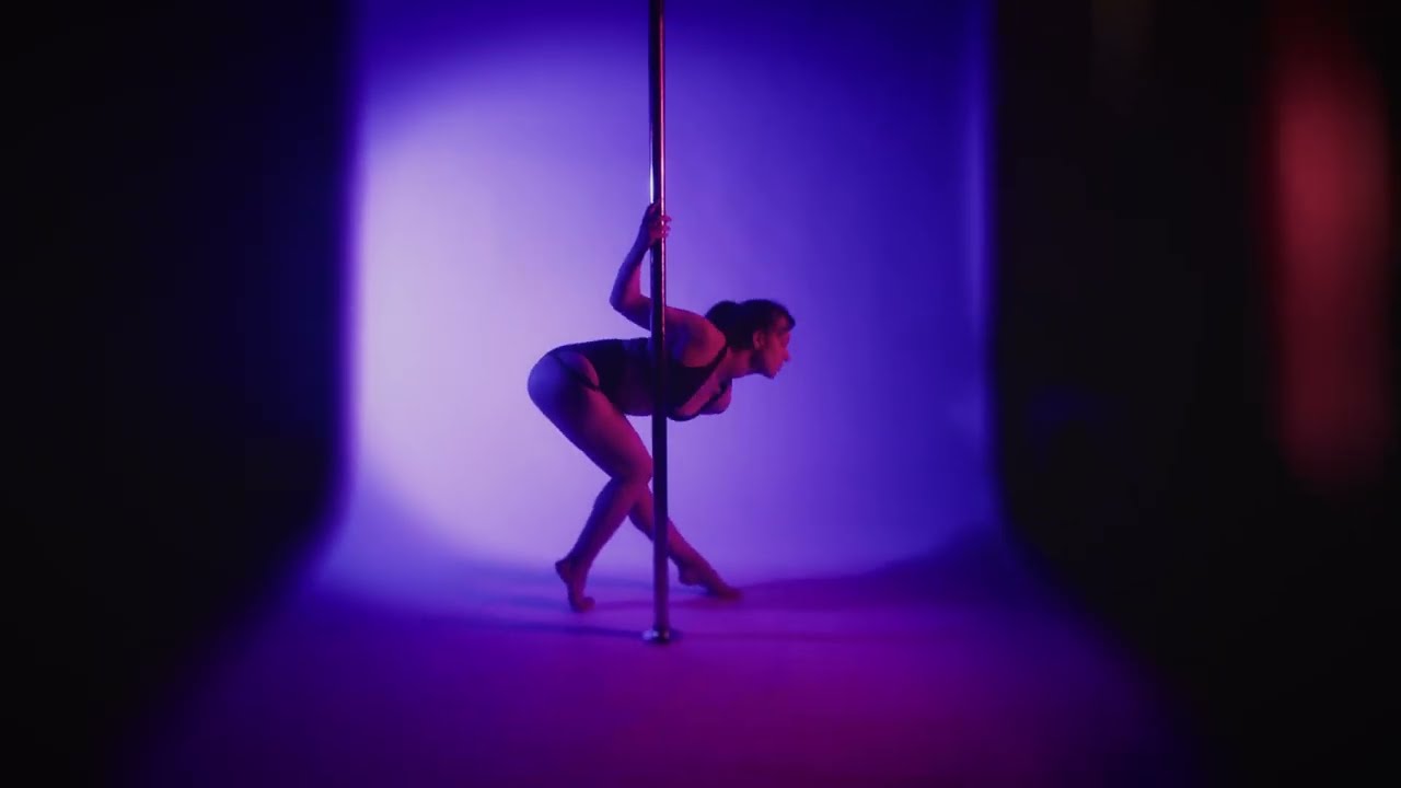 Pole Dance Art - Poledance with Lesley (Studio One Shot)