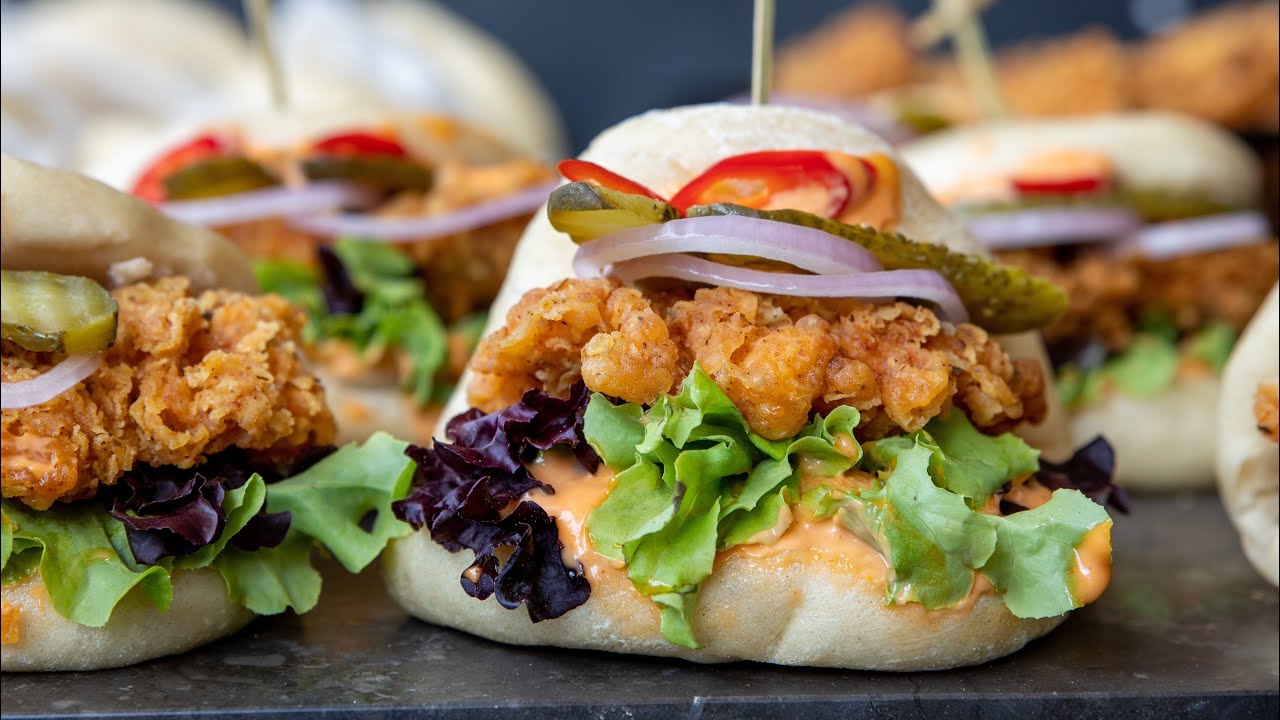 באנים פתוחים עם פילה עוף קריספי סטייל kfc