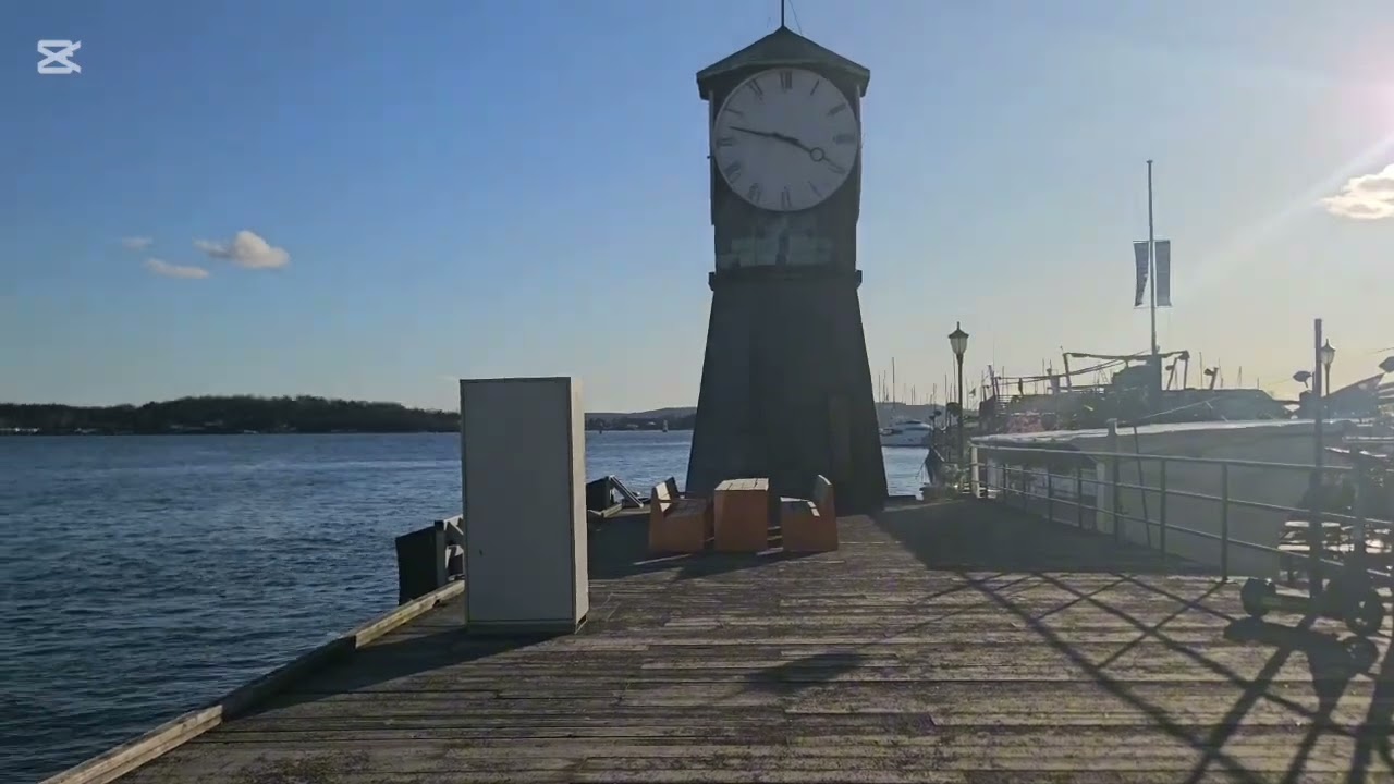 A walking view tour to the waterfront of Aker Brygge, Oslo.