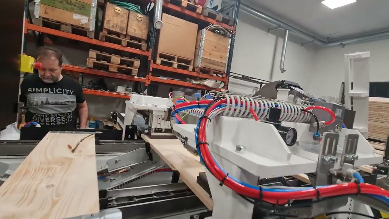 N2V2 Pallet collar machine - Hinge Riveting. Maszyna do zakuwania zawiasów na nadstawkach