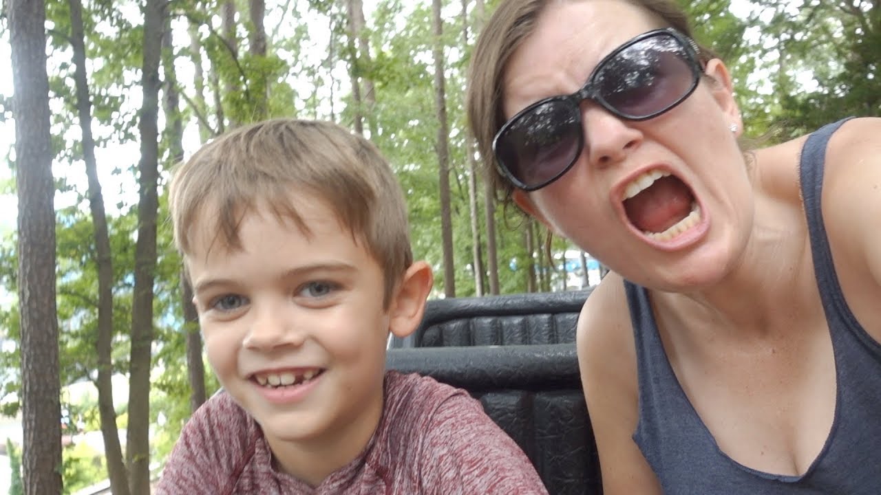 SIX FLAGS OVER GEORGIA | THE STEERING WHEEL DOESN'T WORK!!