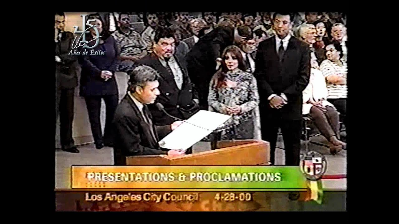 Verónica Castro Reina de la Fiesta Broadway en 2000