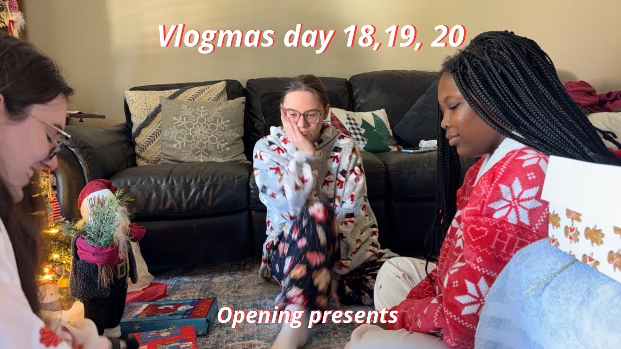 CHRISTMAS CAME EARLY 🎁 (opening presents) | Vlogmas day 18,19, 20