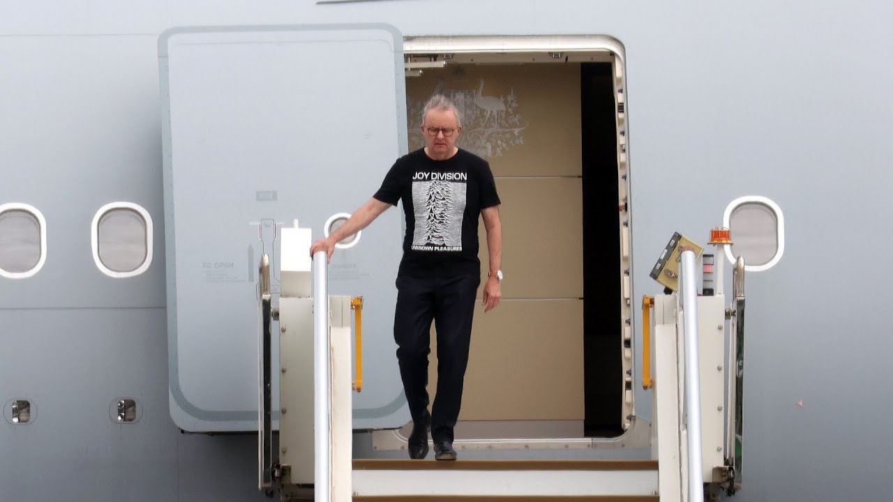 ‘Cruel’ Albanese refuses to apologise for wearing controversial Joy Division shirt