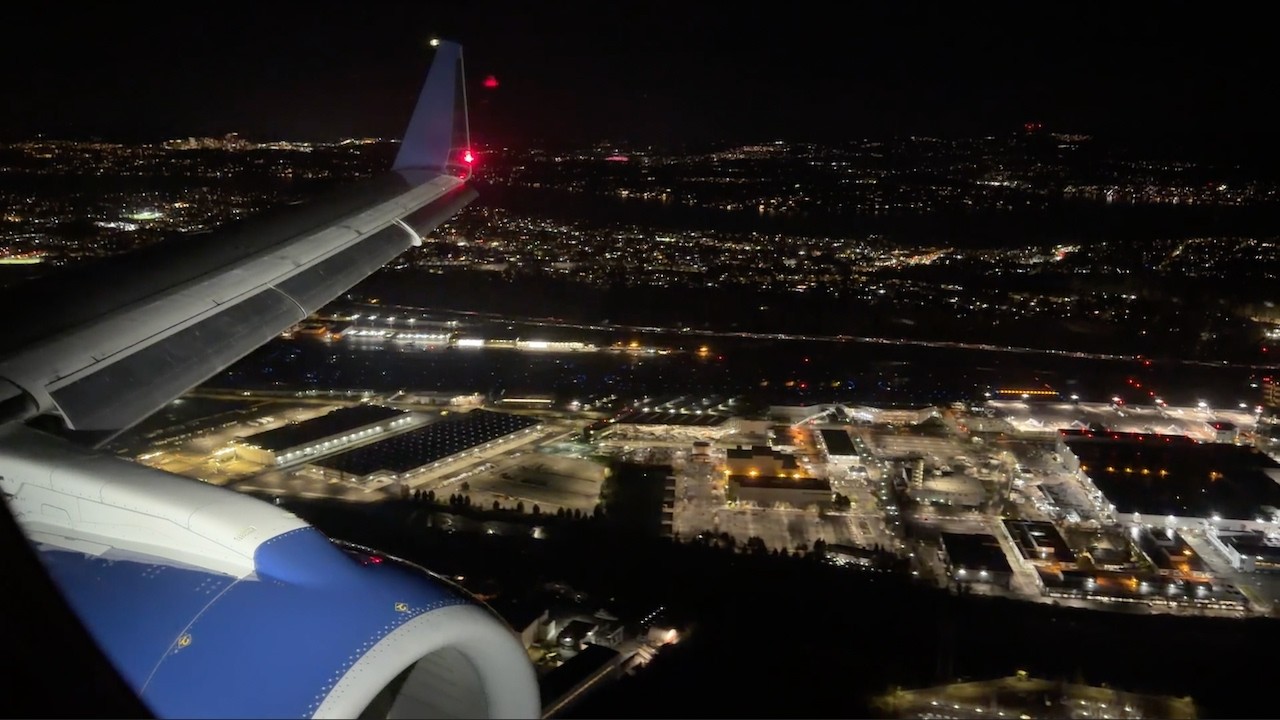 Delta Connection (Skywest) Embraer 175LR Landing at Seattle-Tacoma Int'l Airport