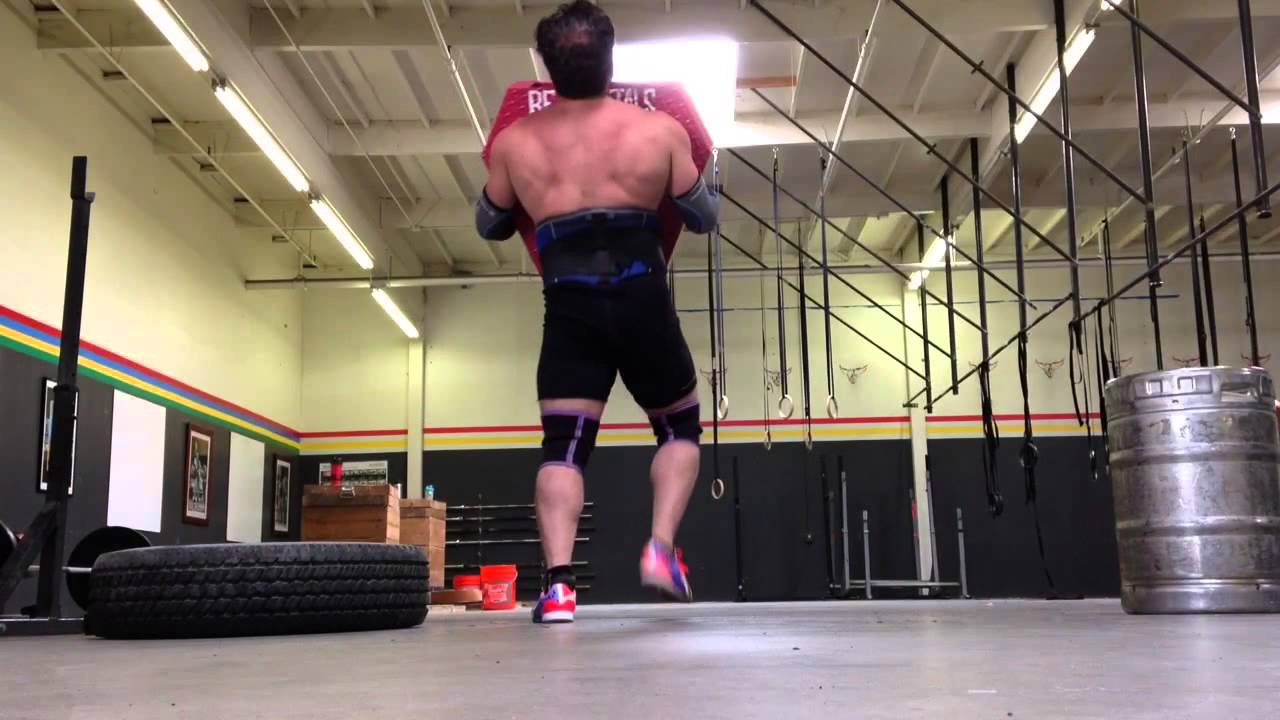 Kalle Beck training for the Arnold strongman world champion
