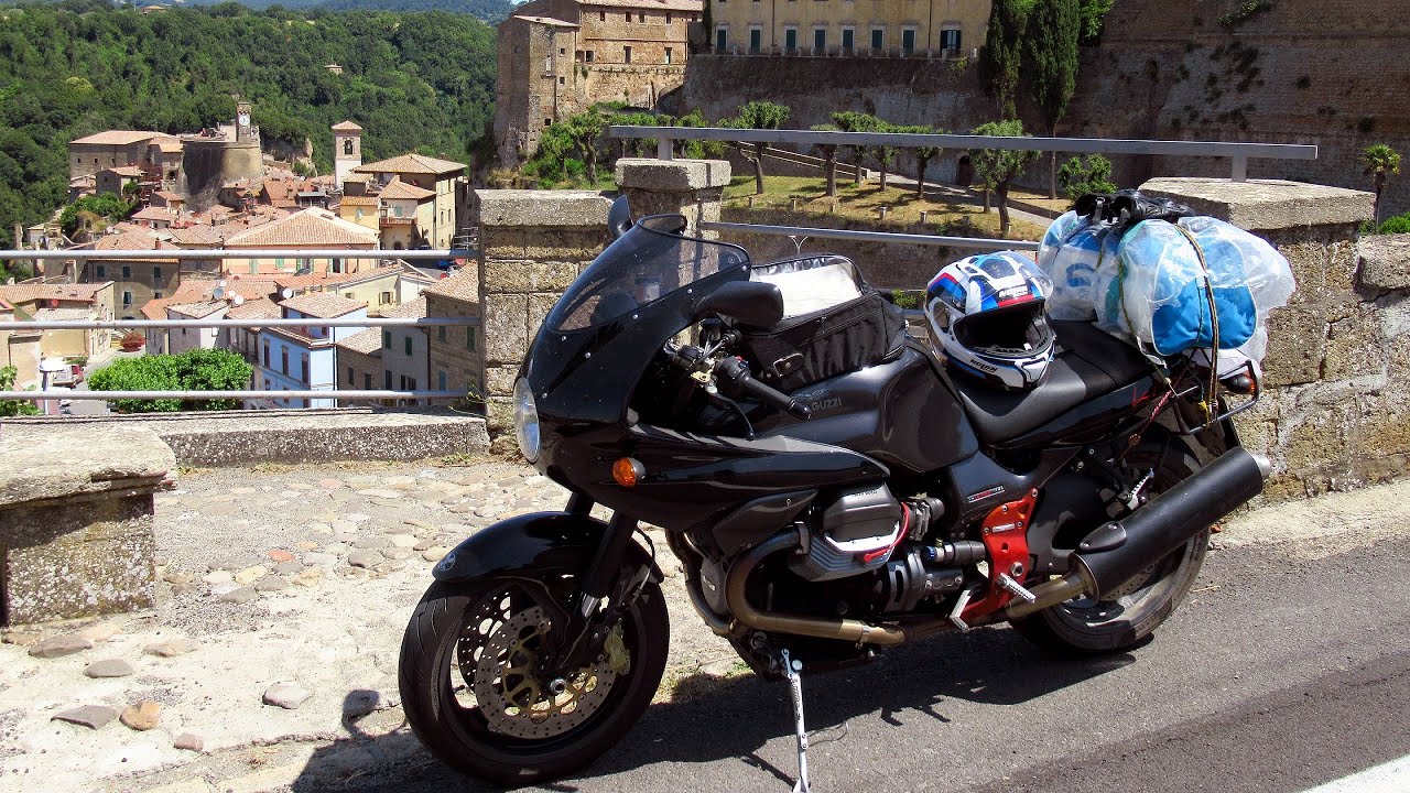 Arrivo in Etruria: Sorano e Sovana - Moto Guzzi V11 Le Mans
