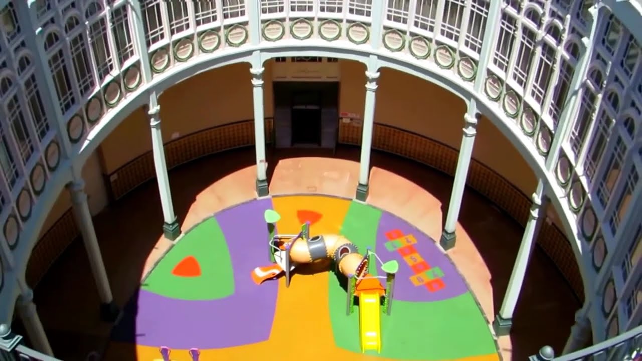 COLEGIO ESCUELAS PÍAS DE ZARAGOZA: EN EL PATIO DE LA ROTONDA (v.1+)