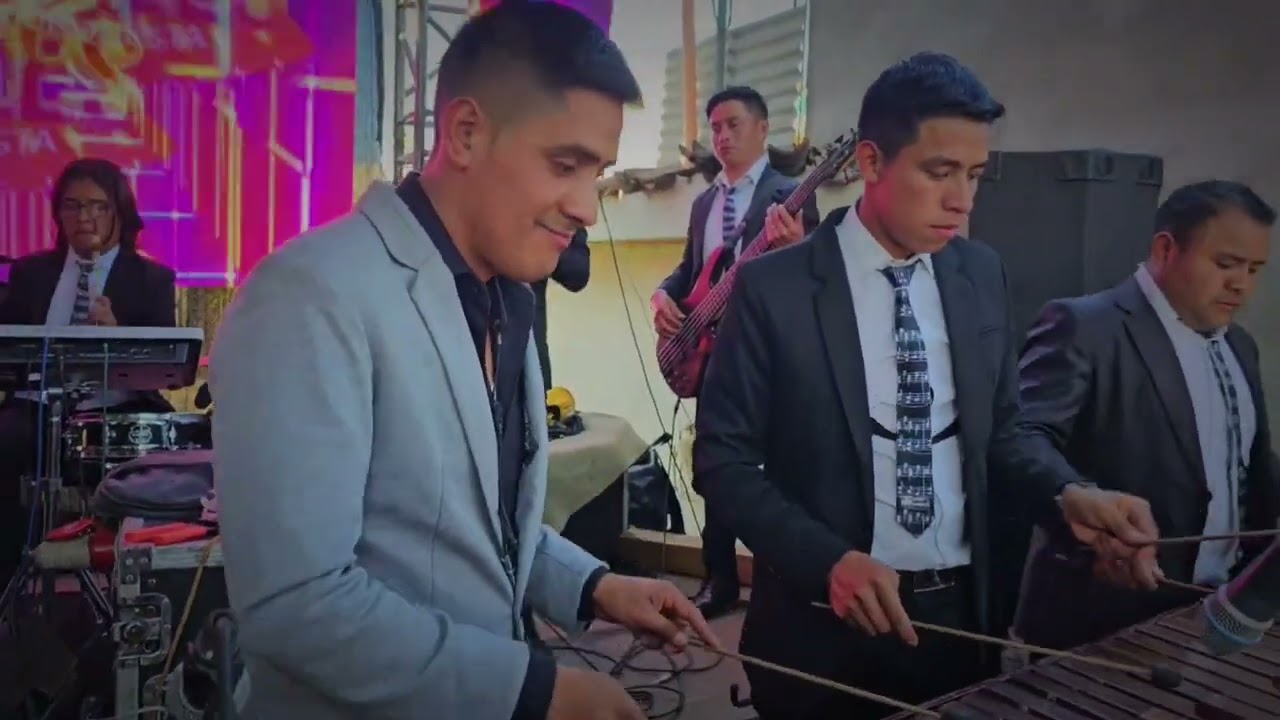 Tómas Morales y su Marimba Orquesta ○ Buscando Novia - Morena de  15 años - Amor a la ligera