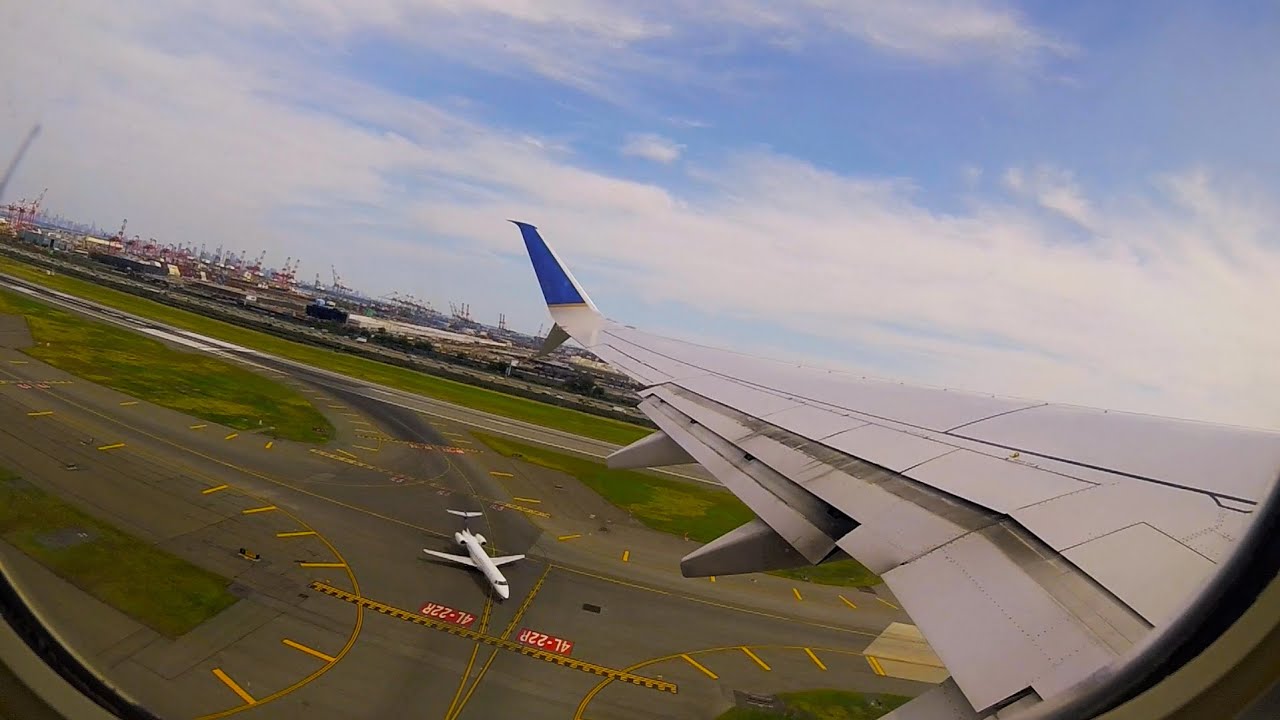 United Airlines Boeing 737-800 In-Flight Takeoff from Newark Airport + ATC AUDIO/SUBTITLES