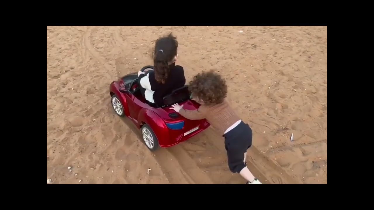 بلقيس تسرق سيارة عزوز