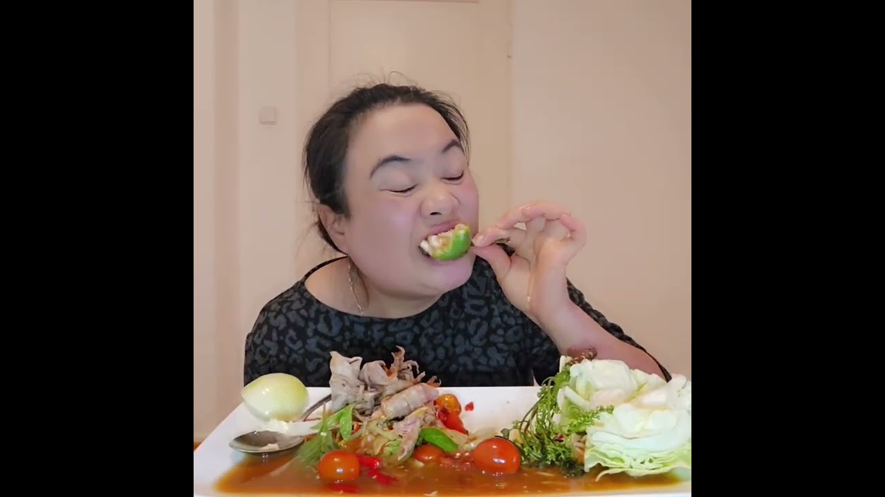 ตำบักหุ่งกินกับผักสะเดา