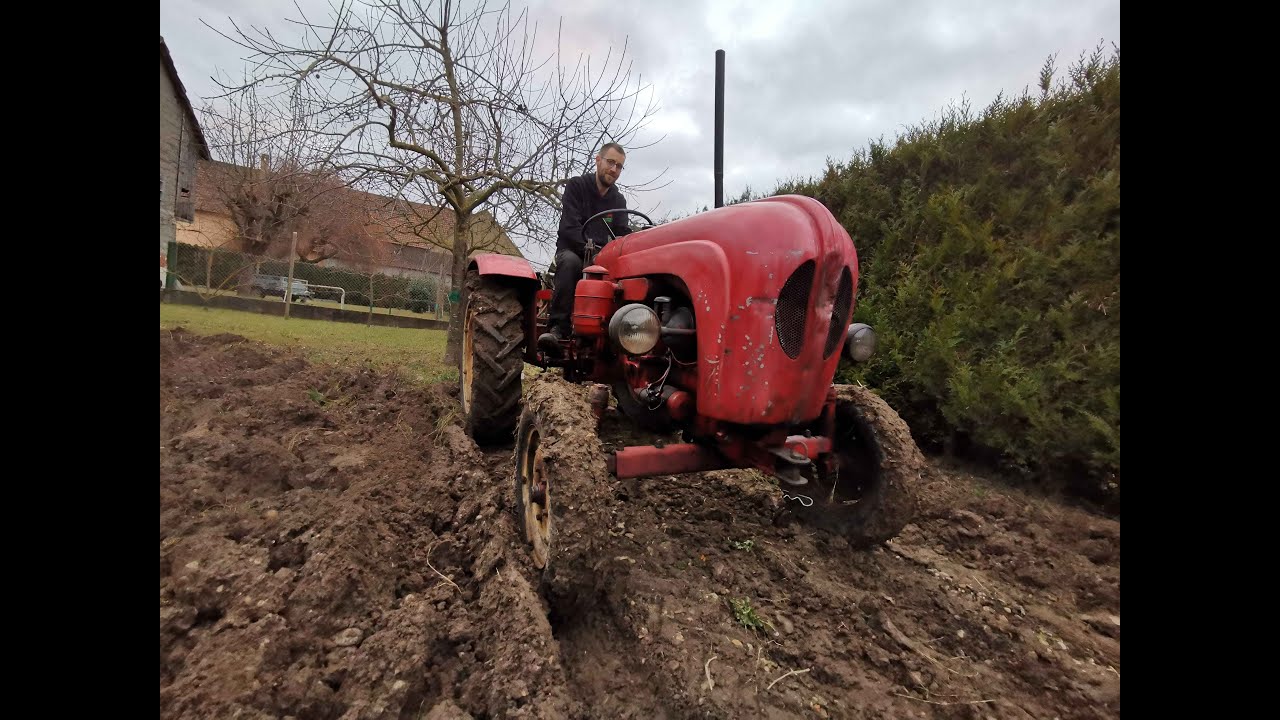 Labour d'hiver avec le tracteur PORSCHE-DIESEL Standard 217T