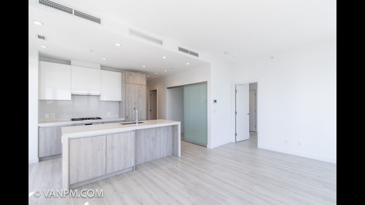 Burnaby Metrotown Condo For Rent - Station Square 5 - 1034sqft 2 Bed + Den with 2 Parkings A/C