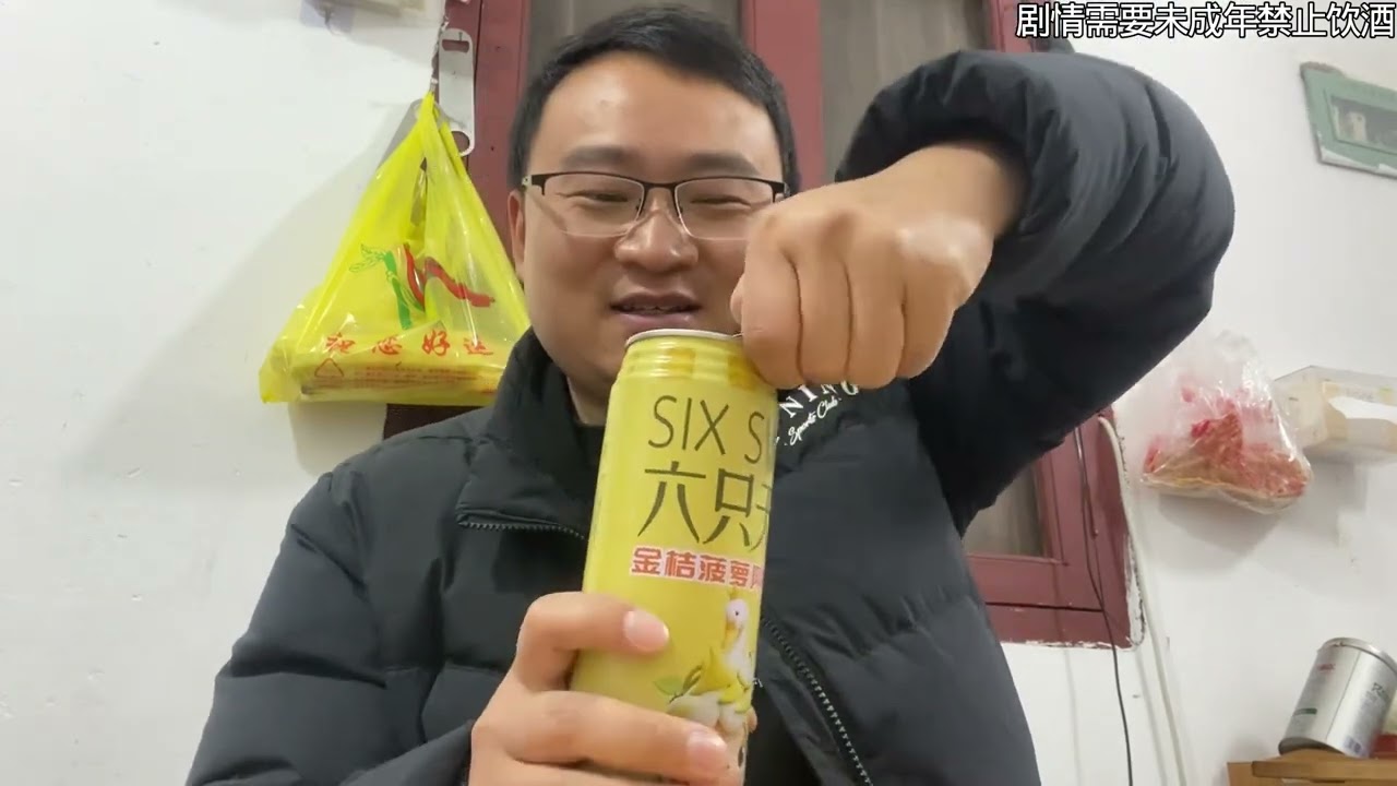 工厂发了开年大礼包，小伙兑了2桶油，老妈说很实用