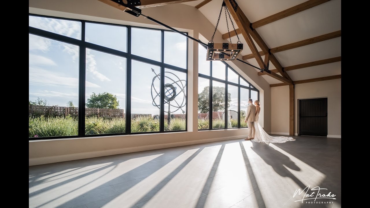 Hanbury Wedding Barn - Staffordshire's Rustic Wedding Venue