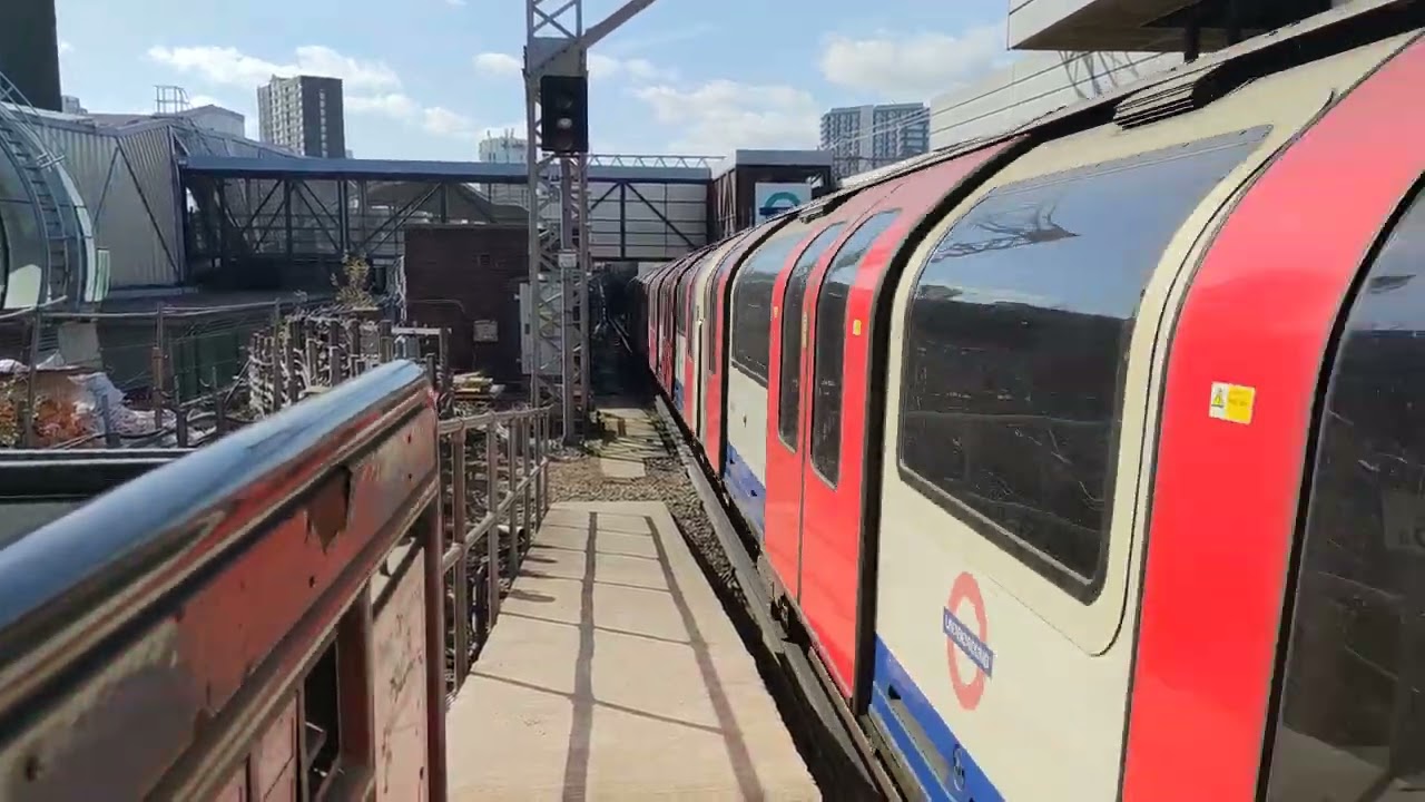 92 Stock departing Stratford