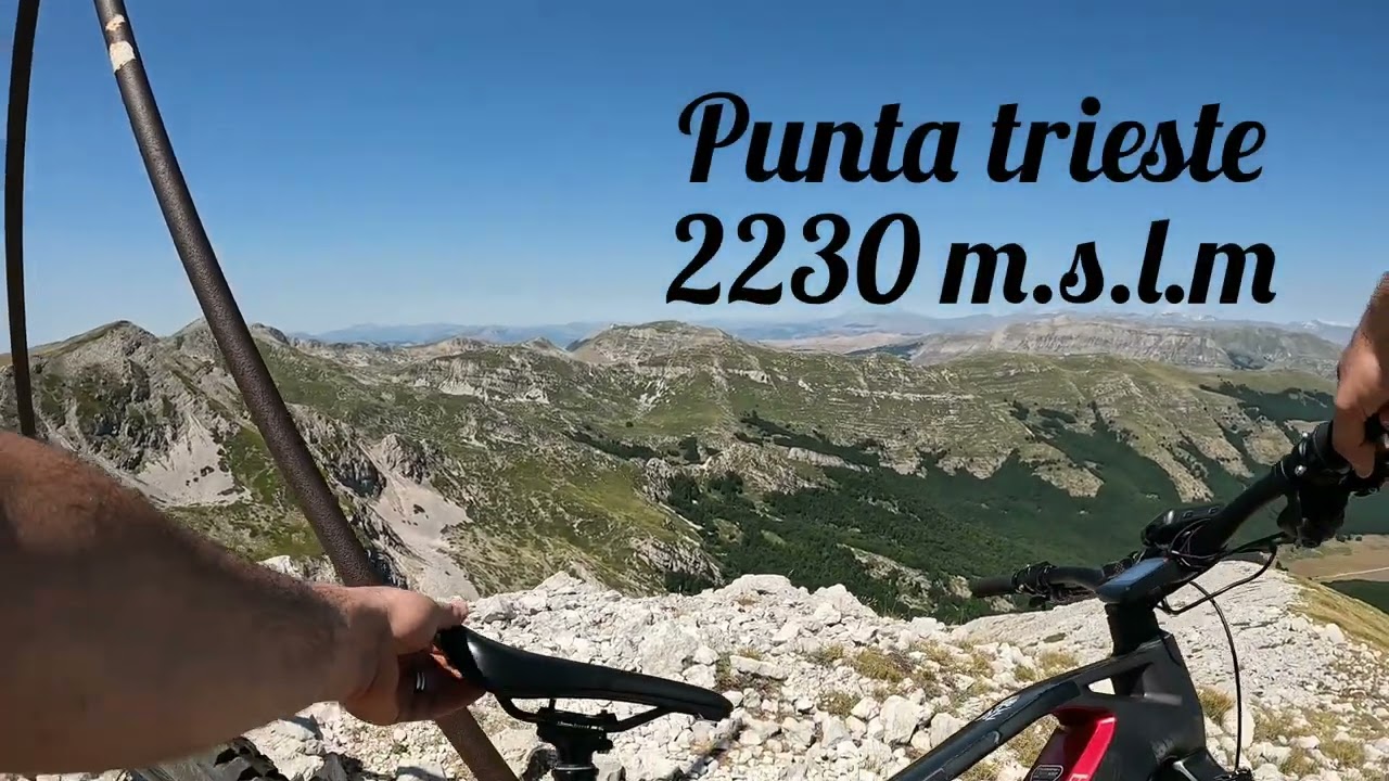 PUNTA TRENTO 2243 m.s.l.m e PUNTA TRIESTE  2230 m.s.l.m - Le creste del Sirente-Velino