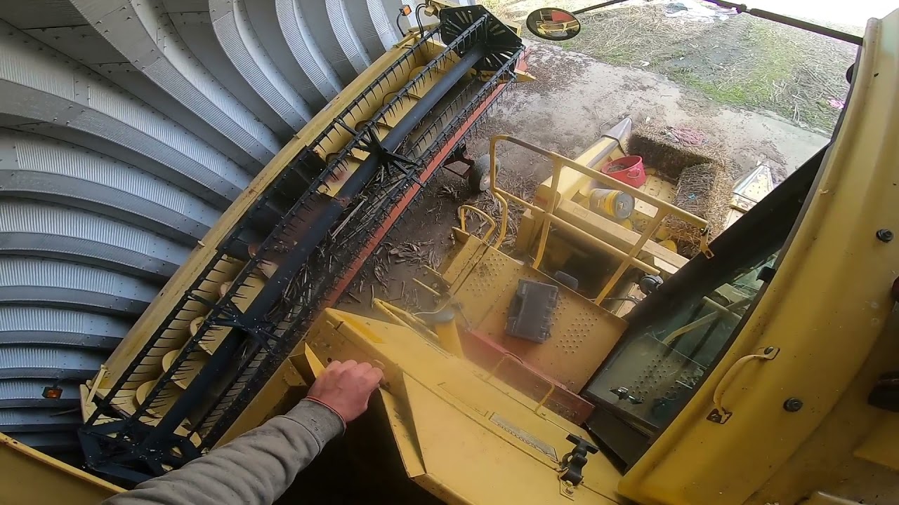 Fluids Check on New Holland TR86 Combine