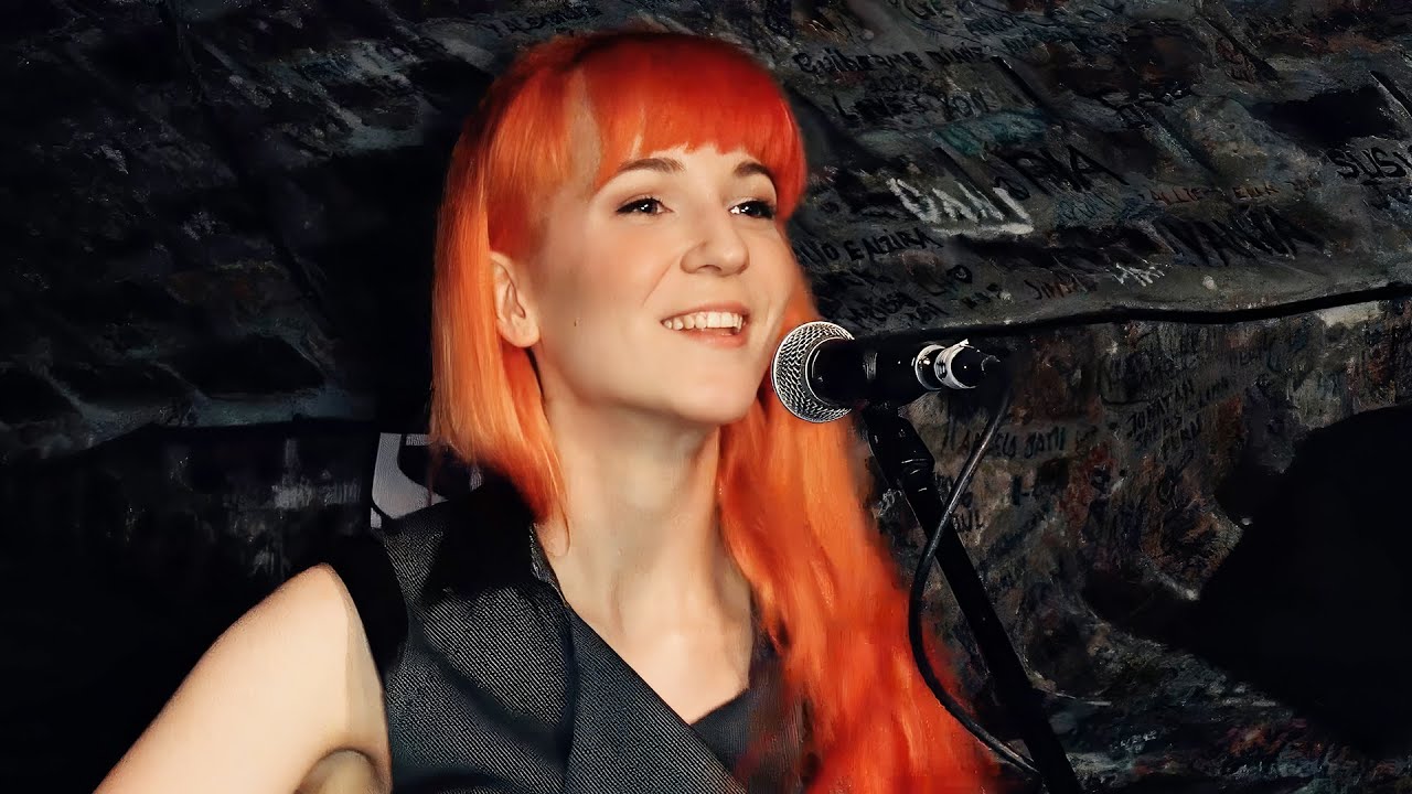 Bus Stop - MonaLisa Twins (The Hollies Cover) // Live at the Cavern Club