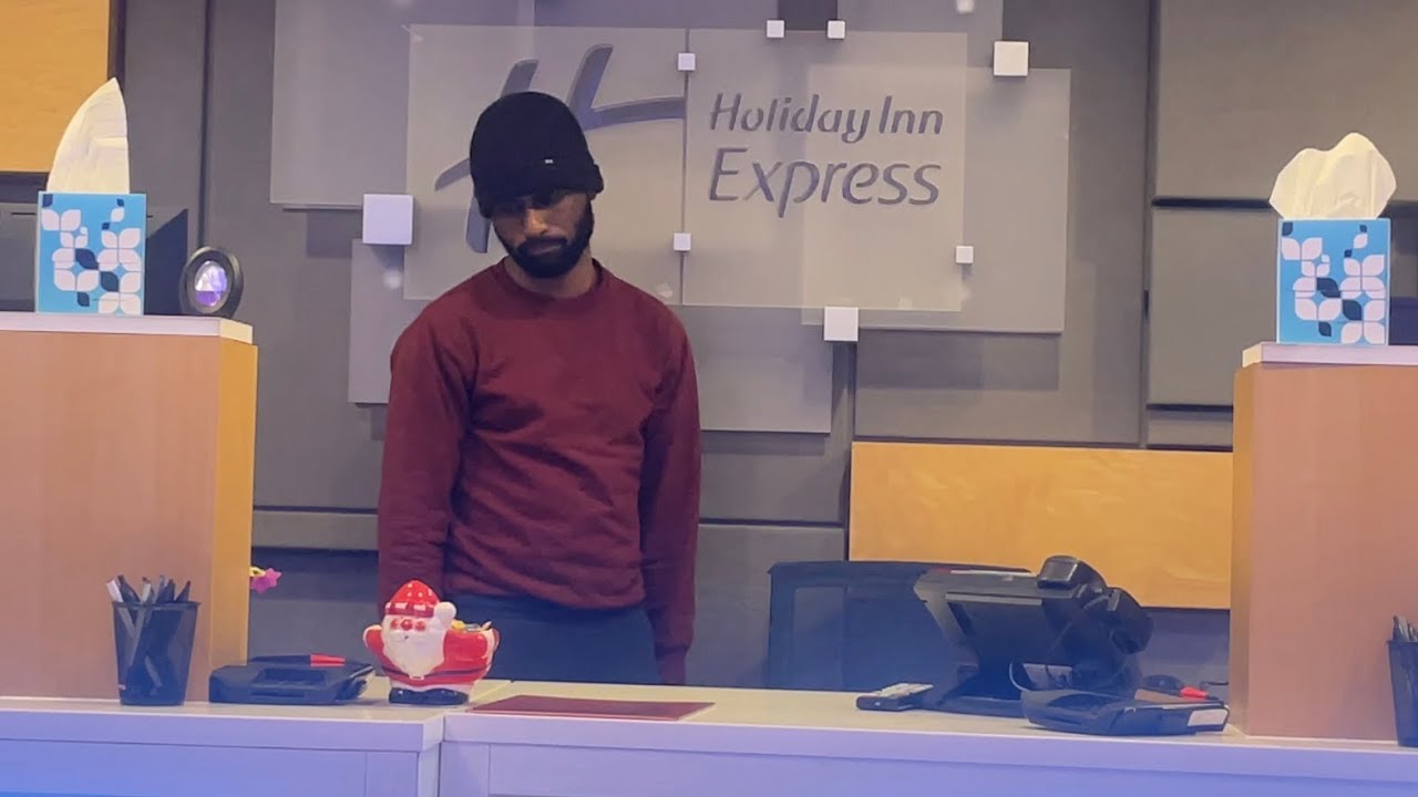 Jumanne: Holiday Inn Express “Night Auditor” Hotel Tour
