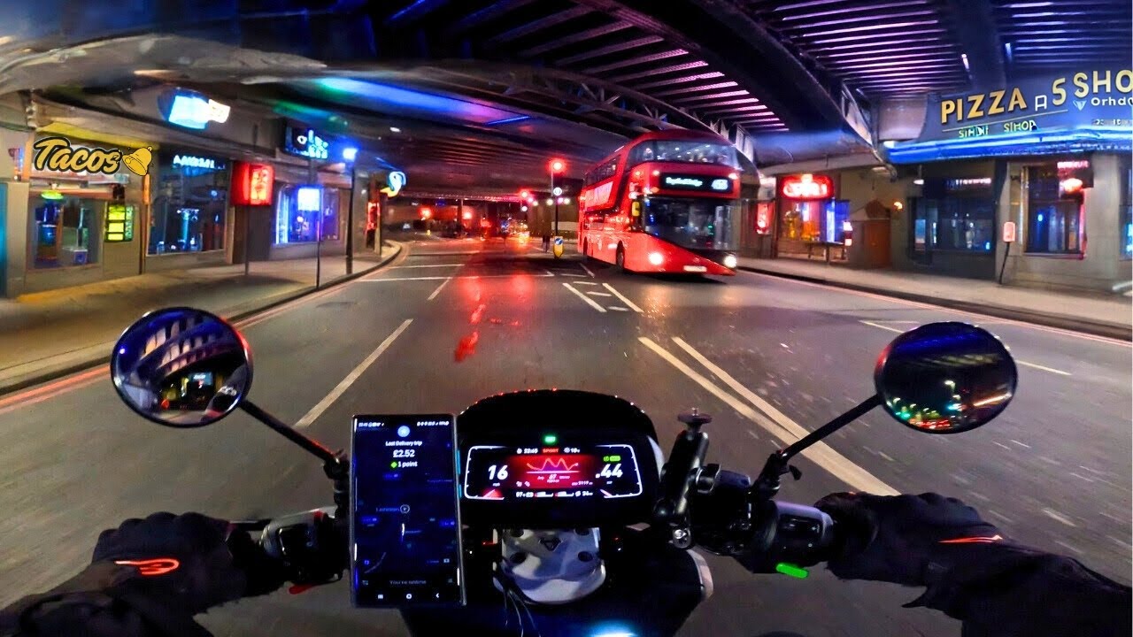Delivering Saturday Night Takeaway Until Midnight - Is Deliveroo The Most Popular App In London?