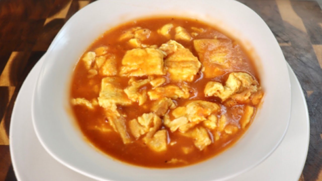 Huevos en caldo de jitomate