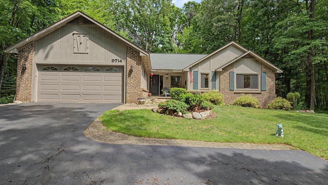 9714 Naiad Rd, Village of Clarkston, MI