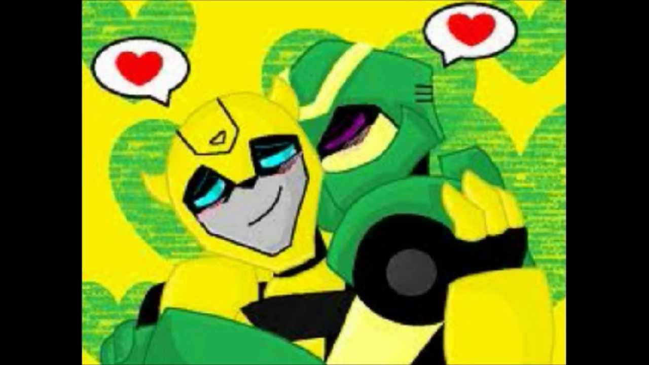 wasp loves bee