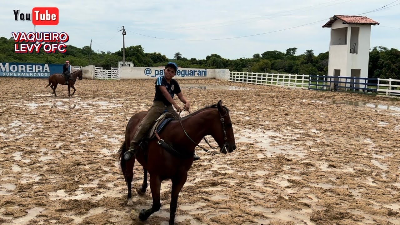 VAQUEIRO LEVY GALOPANDO O CAVALO NA PISTA DO PARQUE GUARANI 