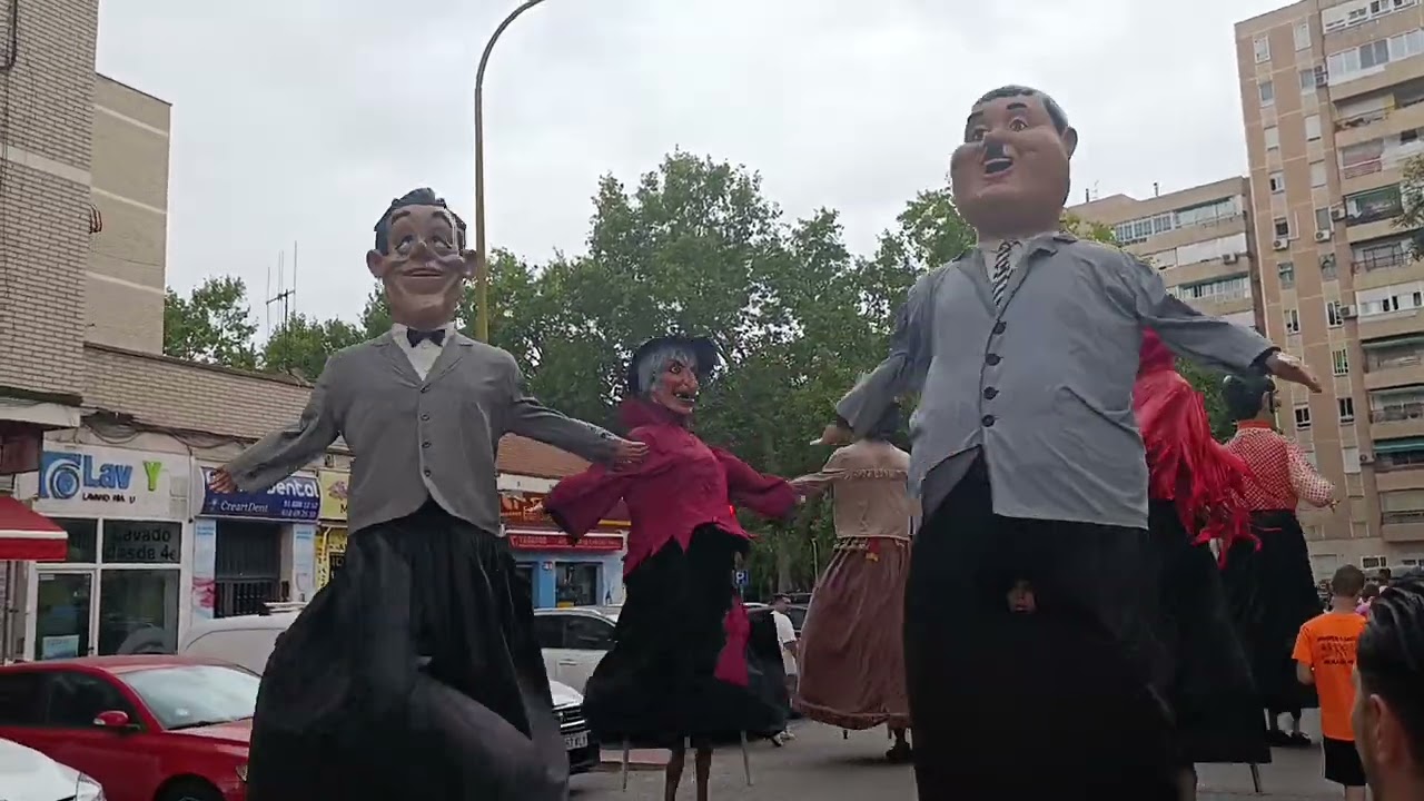 Gigantes y cabezudos de Alcalá de Henares 2025 Cap28 