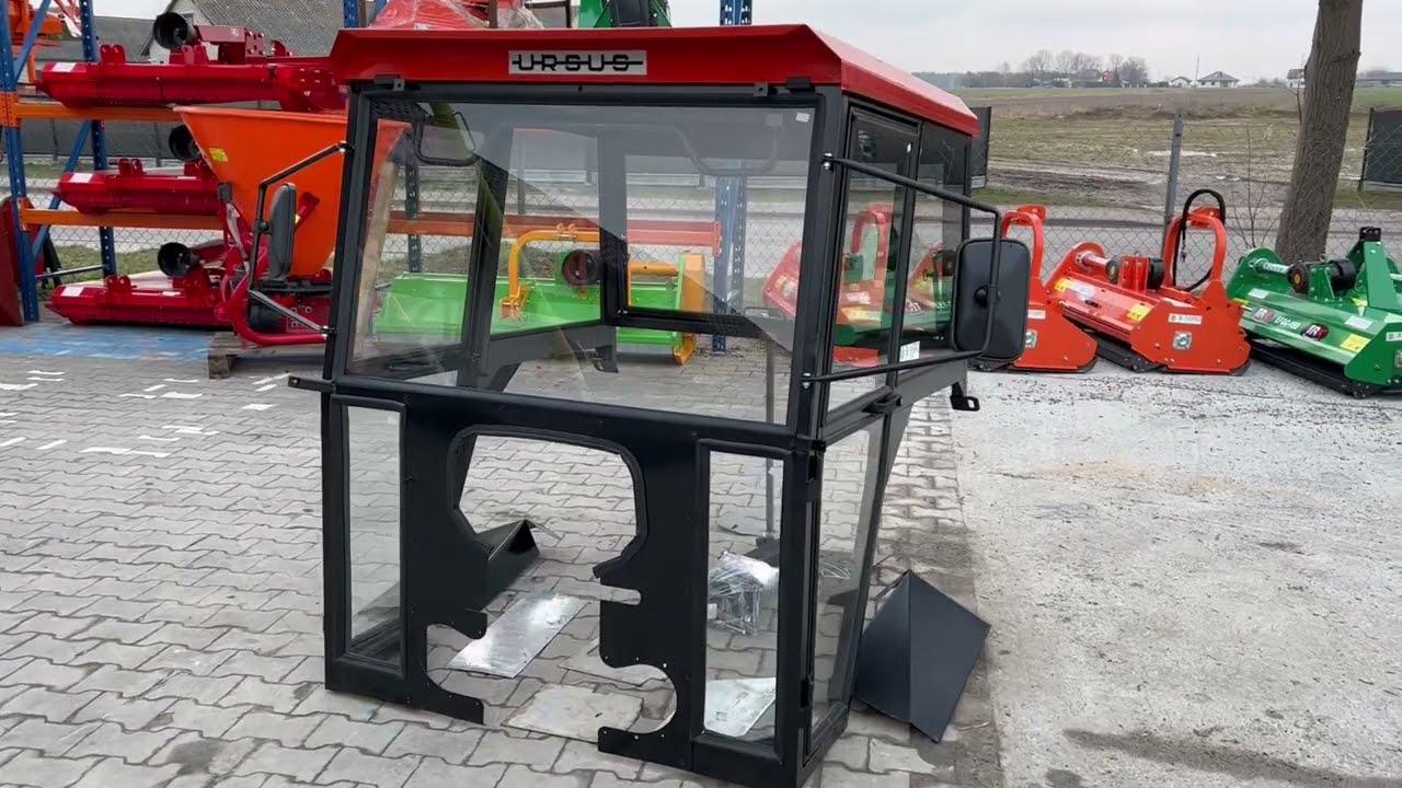 Kabina ciągnikowa do ciągnika Ursus C-330 C330 bez błotników kolor dachu - czerwony