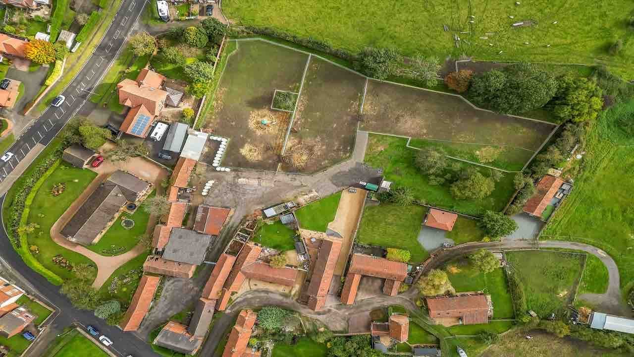 2 Old Manor Court, Coddington, Newark, Nottinghamshire NG24 2TW