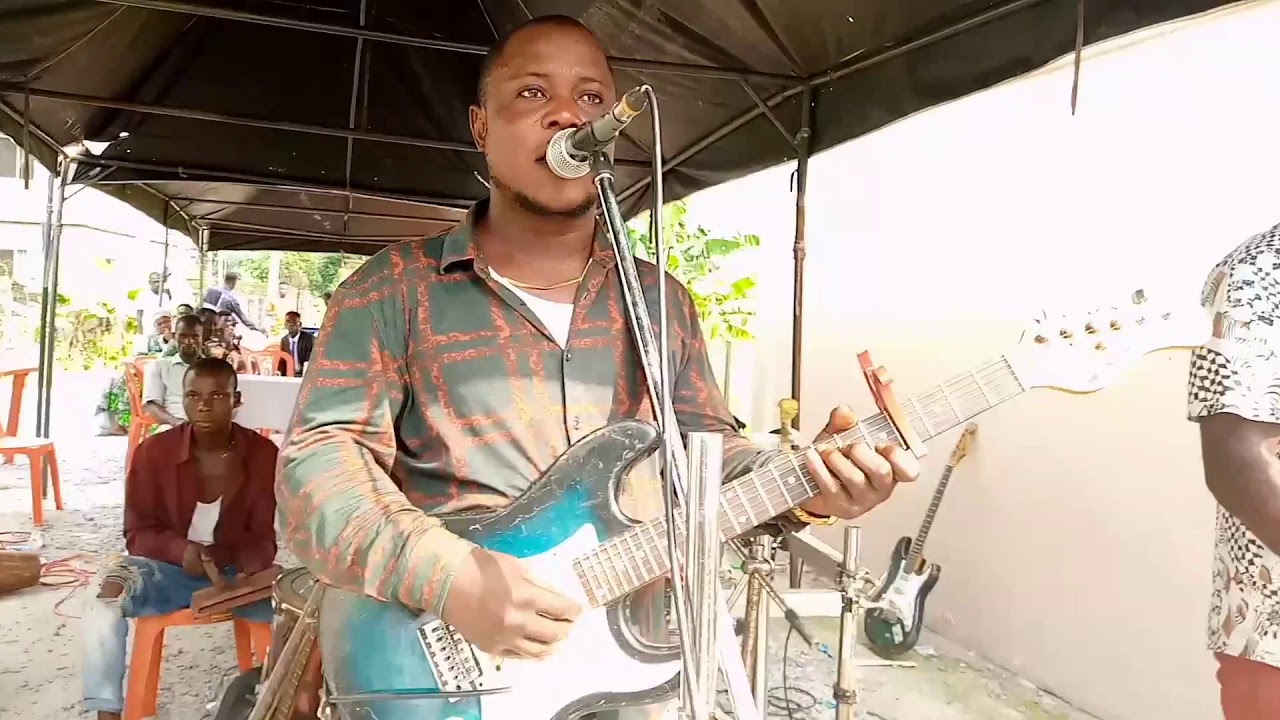 Hon Singer Karinto Forkitei lives on stage