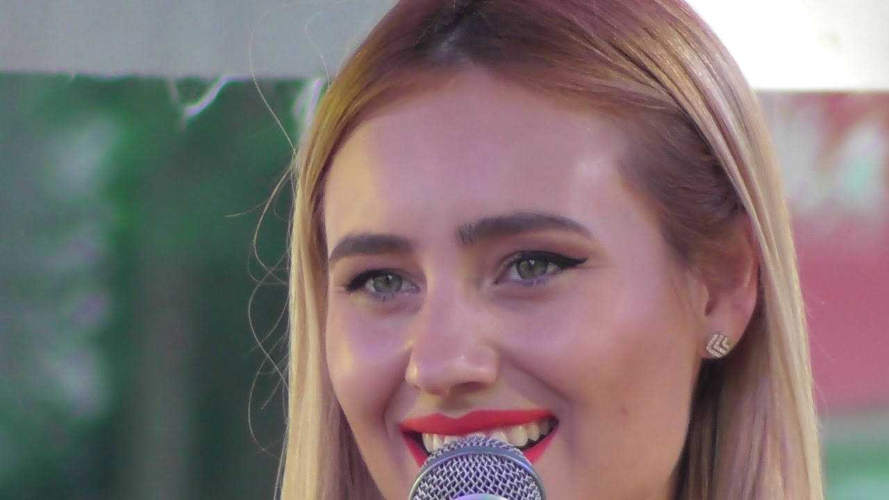 Indragita solista Emilia Dorobantu la Zilele Olanestiului, intr-o frumoasa zi de vara !